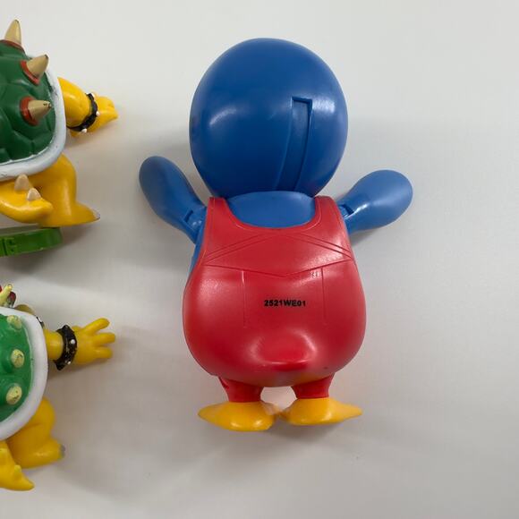 Super Mario Bros  5 Figure Set – Luigi, Mario,  2 Bowser & Penguin Mario - Picture 4 of 10